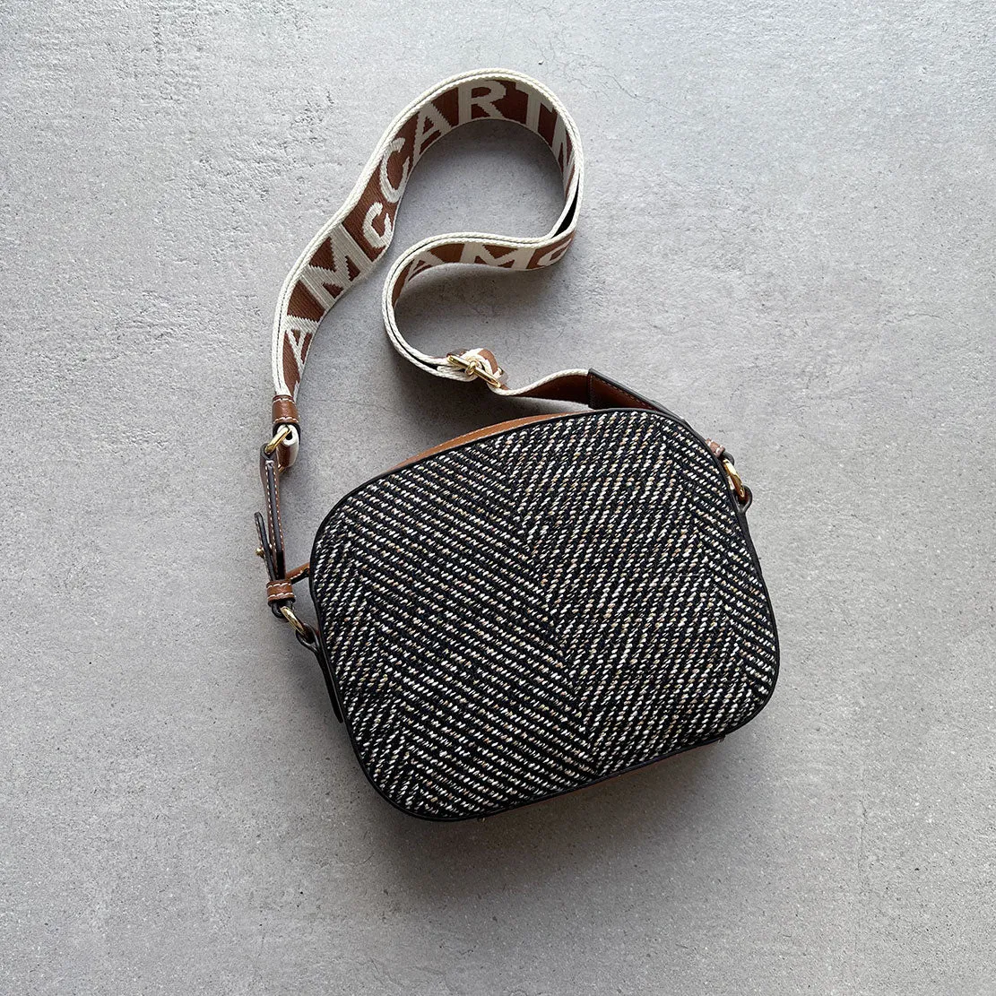 Stella Logo Kamera-Tasche Fischgrätmuster, Schwarz/Pekannuss Taschen_Stella Mccartney_Taschen