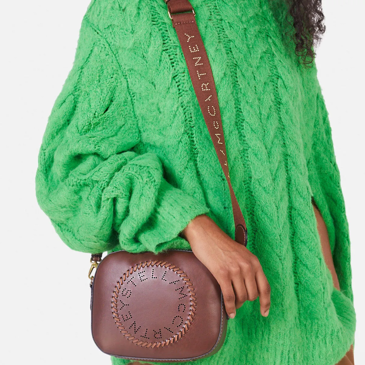 Stella Logo Kameratasche mit Peitschen-/Stollenriemen, Cognac Taschen_Stella Mccartney_Taschen