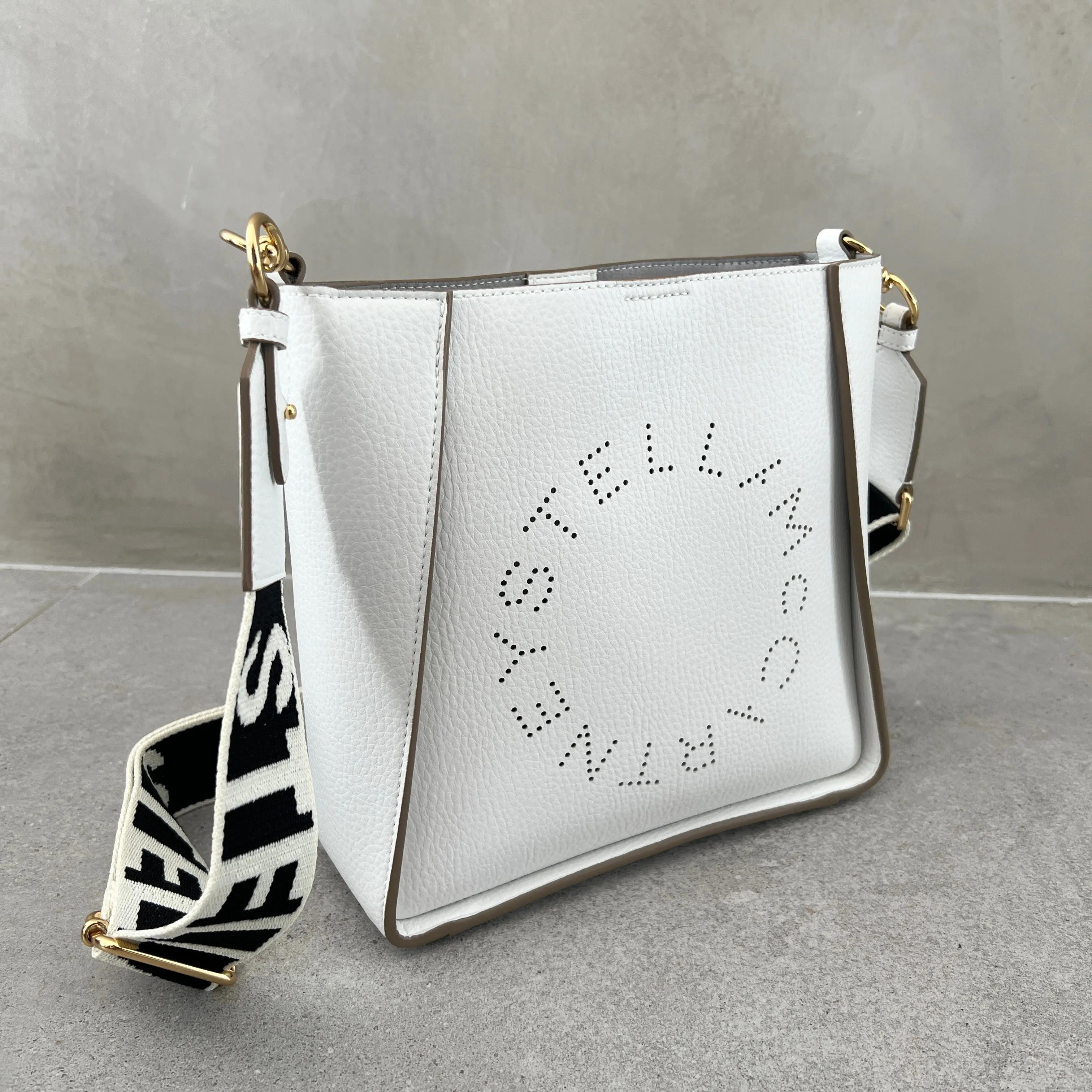 Stella Logo Mini Umhängetasche Hobo Perforiert, Weiße Taschen_Stella Mccartney_Taschen