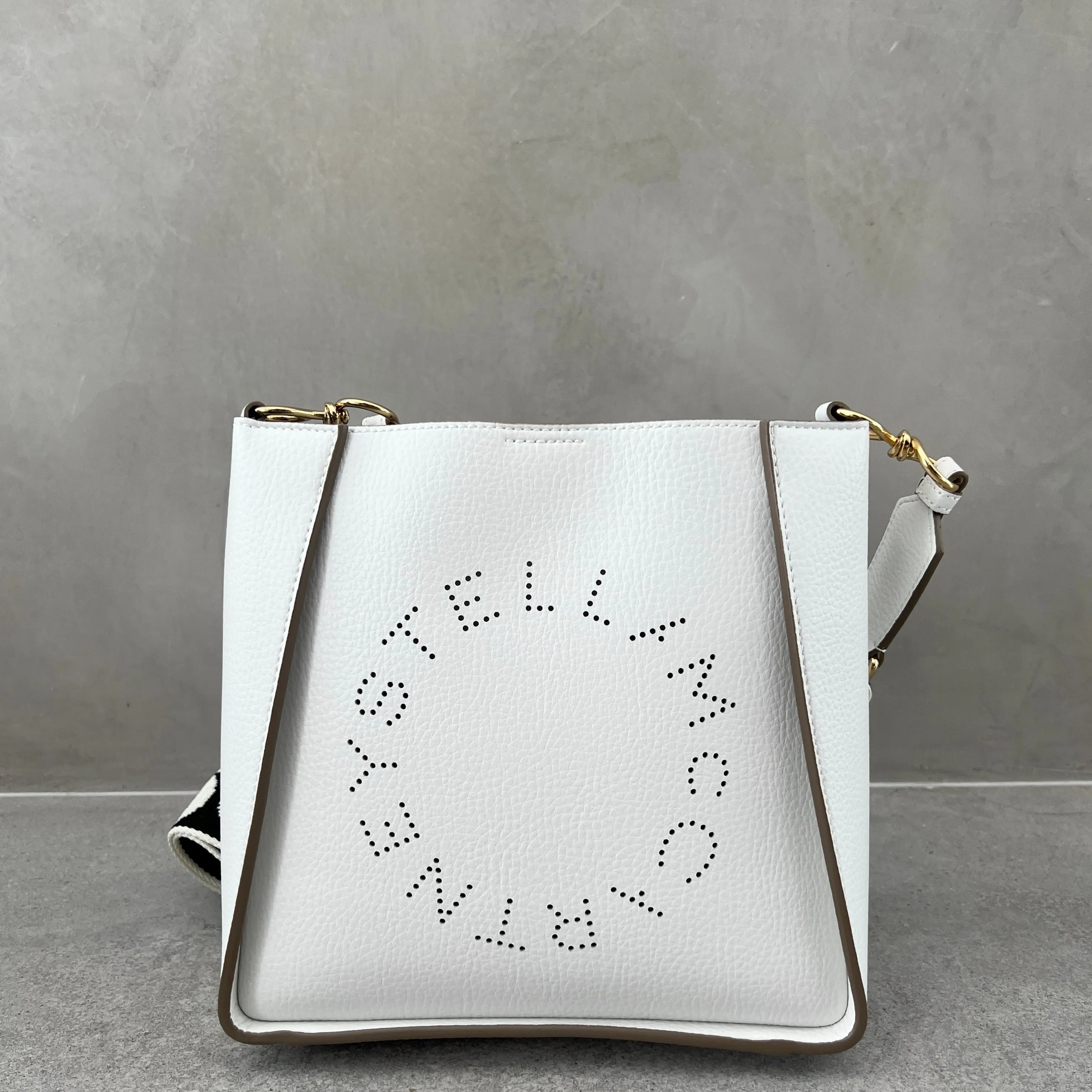 Stella Logo Mini Umhängetasche Hobo Perforiert, Weiße Taschen_Stella Mccartney_Taschen