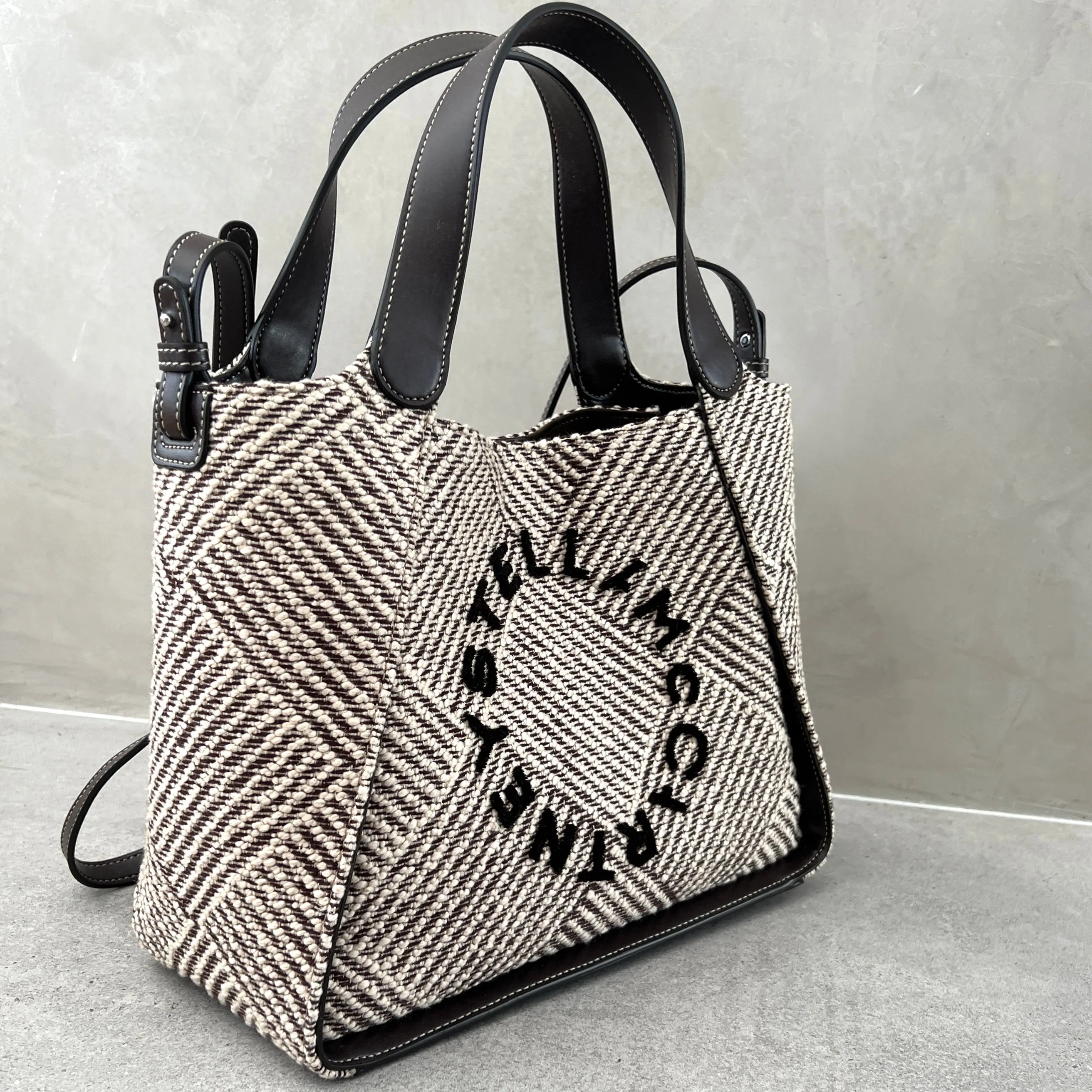 Stella Logo Tragetasche C/B Bestickter Jacquard, Schoko/Creme Taschen_Stella Mccartney_Taschen