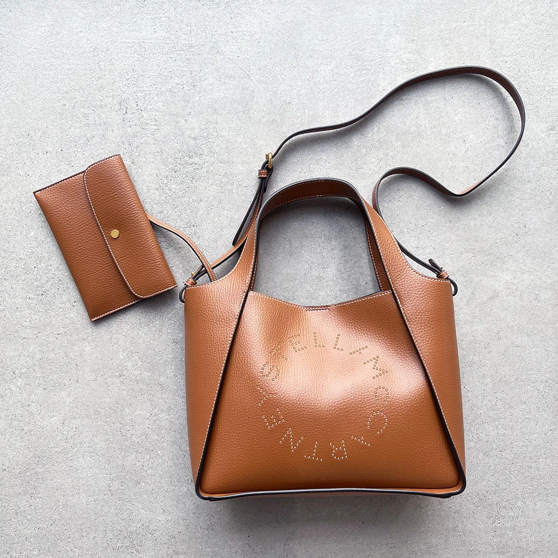 Stella Logo Tragetasche C/B Körnung mit Nieten, Pekannuss Taschen_Stella Mccartney_Taschen