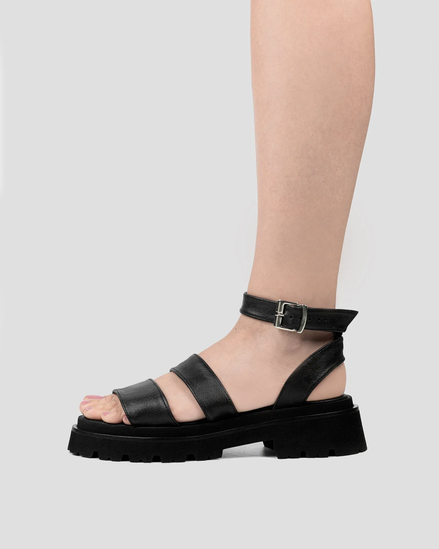 Riemchen-Desserto® Kaktusleder-Sandalen | Schwarz