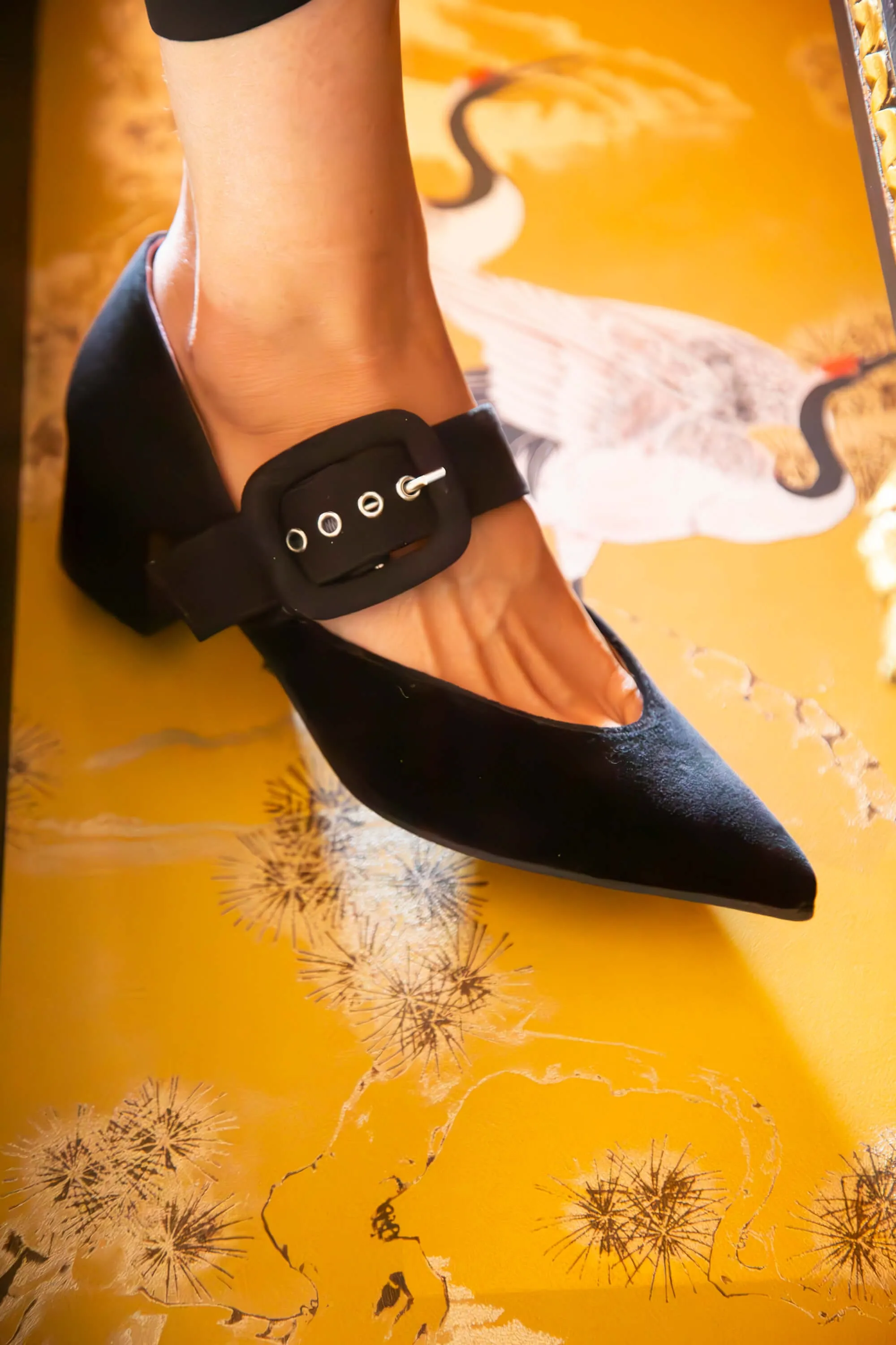 Tulip Öko-Suede Vegane Absatz-Sandalen | Schwarz