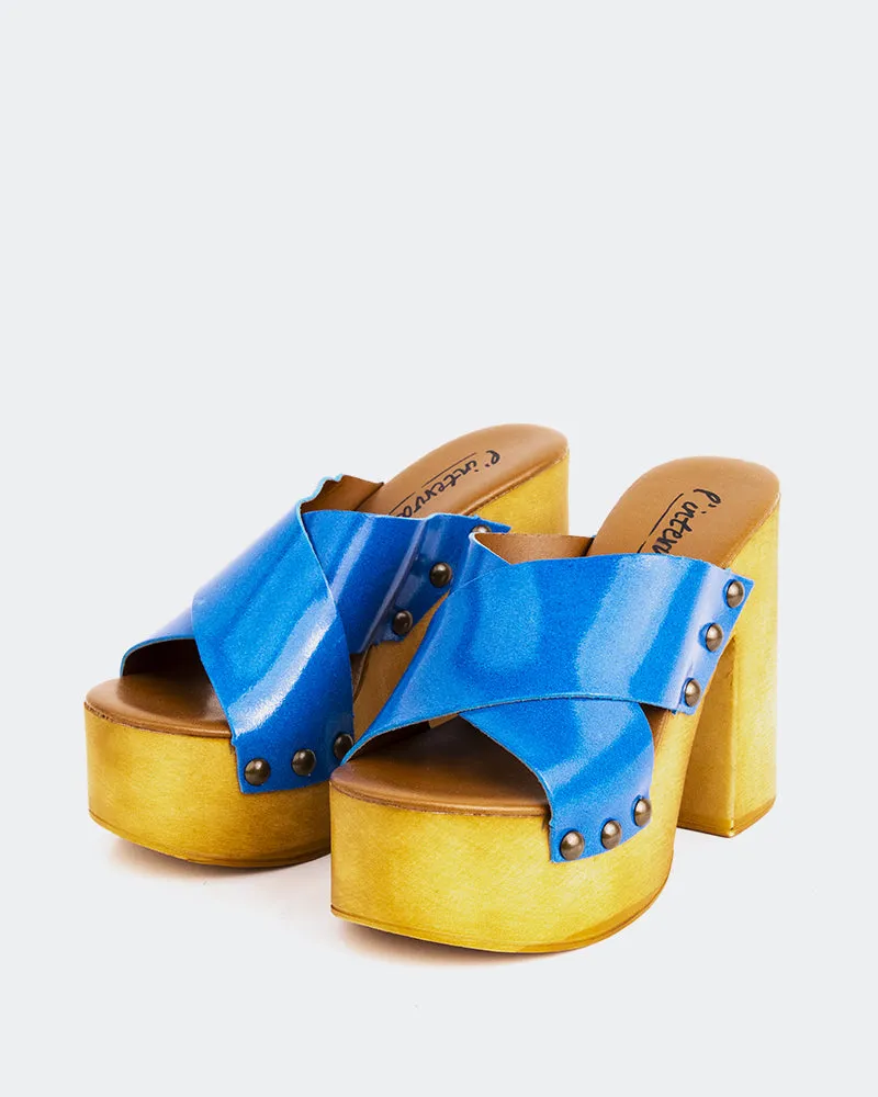 Gedrehtes blaues Leder