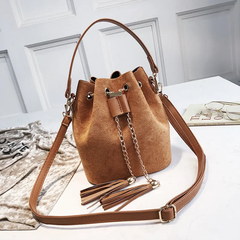 VIP Mini Umhängetasche Niedlicher Wildleder-Eimerbeutel Organizer Kleine Quaste PU-Leder Damen Schulter Messenger Tasche Bolsos Fashion Nova Taschen