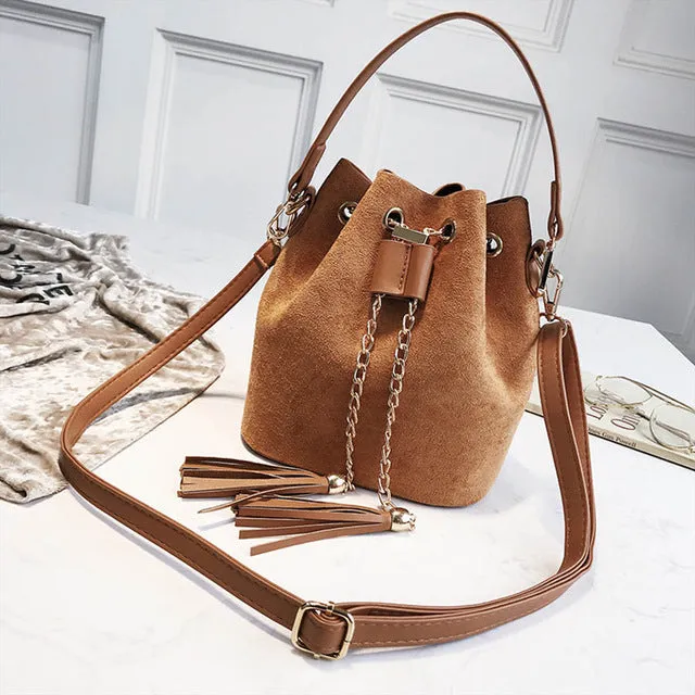 VIP Mini Umhängetasche Niedlicher Wildleder-Eimerbeutel Organizer Kleine Quaste PU-Leder Damen Schulter Messenger Tasche Bolsos Fashion Nova Taschen