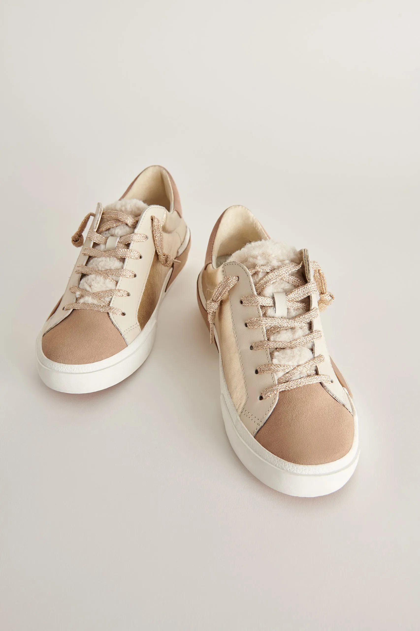 ZINA PLUSH SNEAKER LEDER IN GOLD